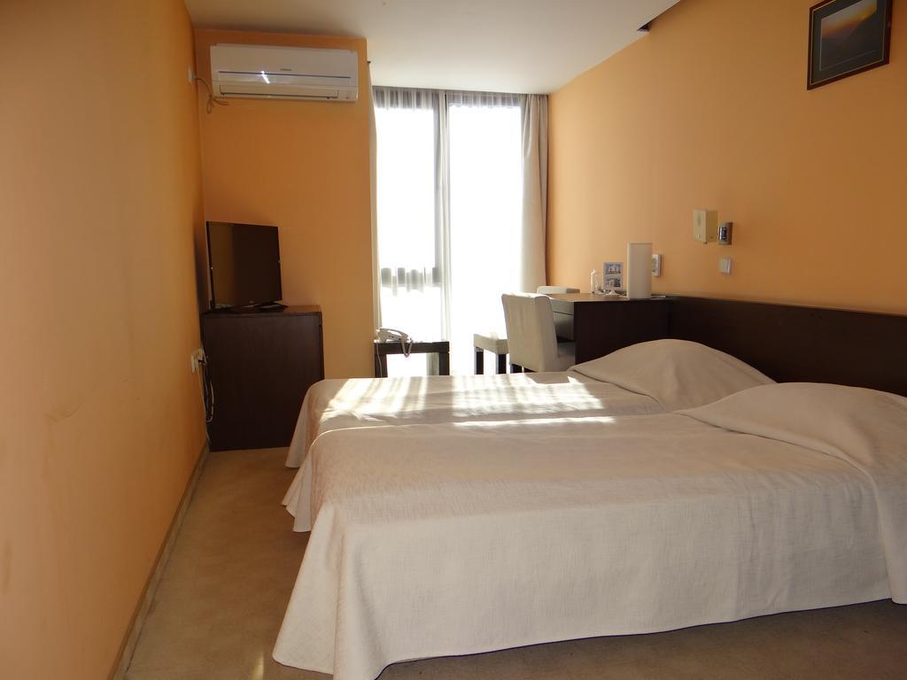 елица Hotel 3*
