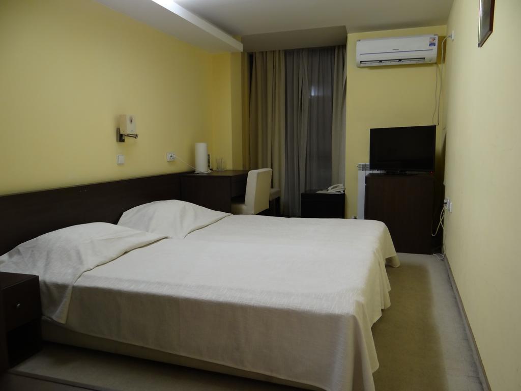 елица Hotel 3*